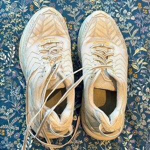 Hoka One One OV clifton women’s 9.5